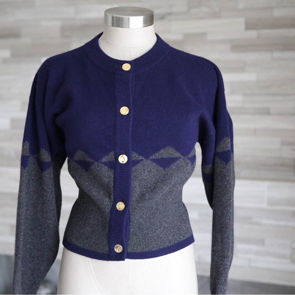 Vintage 100% pure Scotland Cashmere CHANEL cardigan. Super light & warm. S 2-6